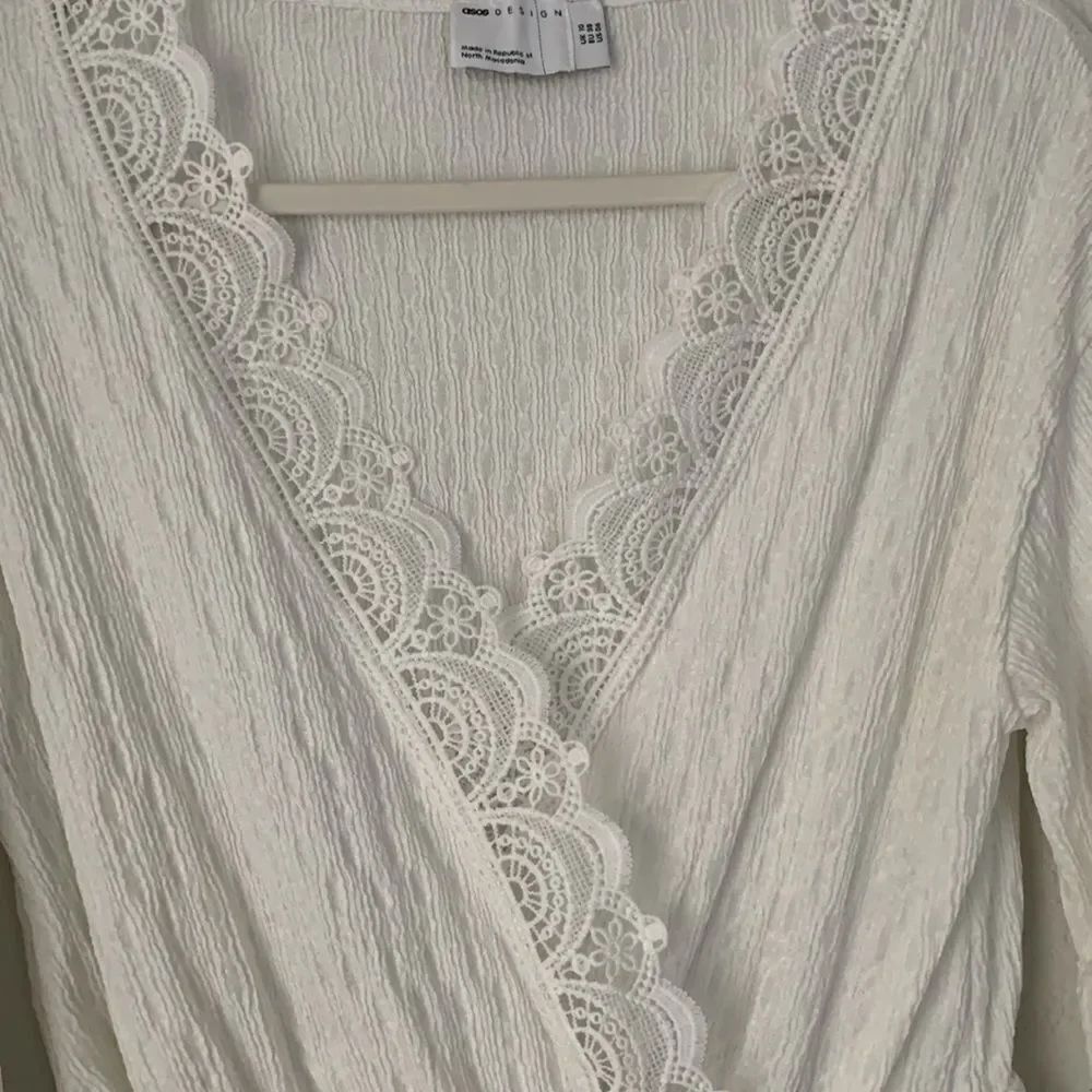 ASOS Design Textured White Crochet Trim Wrap Long Sleeve Mini Dress Size 6 - Picture 5 of 12